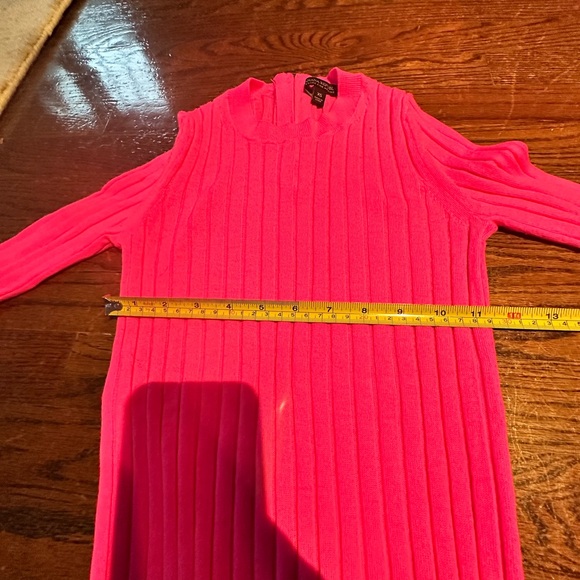 Hot pink NWOT (Never Worn) Banana Republic sweater!  Gorgeous! - Picture 6 of 7